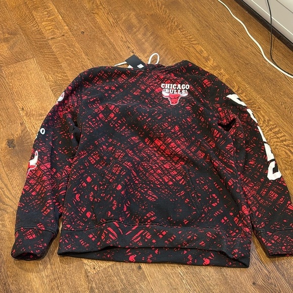 NWT Men’s NBA Sweatshirt Black and Red Size Large - Picture 1 of 5